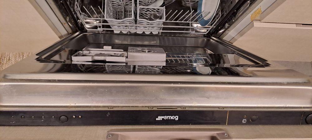 Máquina de lavar a loiça de encastrar Smeg