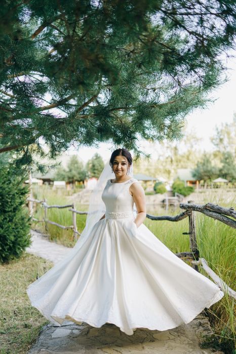 Весільна сукня!Королівський атлас.