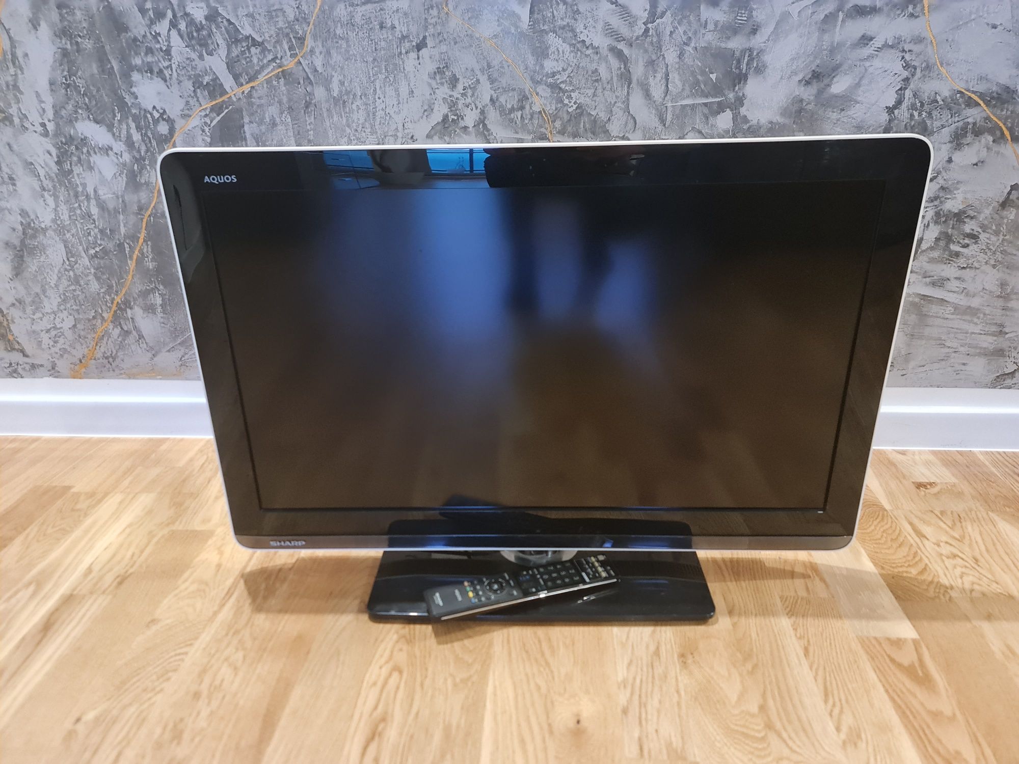 Telewizor sharp aquos 32 całe