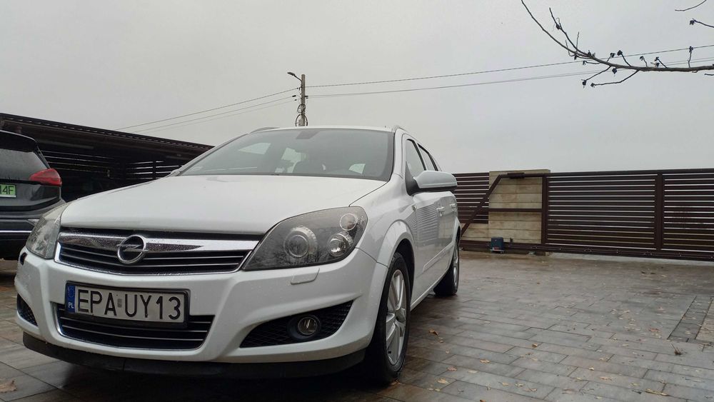Opel Astra H Kombi 1,8 :LPG ,Hak, panoramiczny szyberdach, Biksenon