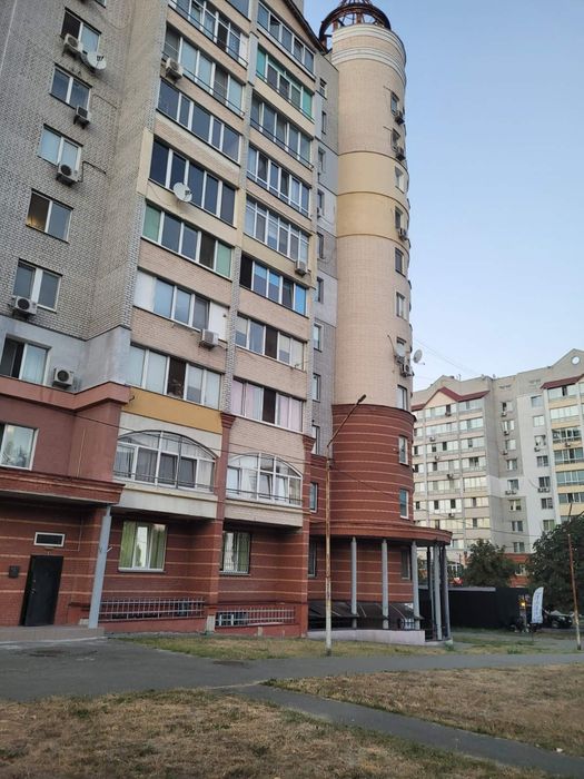 Продаж офісу фасад