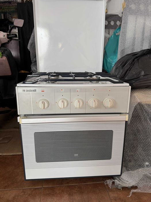 Fogão Indesit em Excelente Estado — Pronto a Usar!