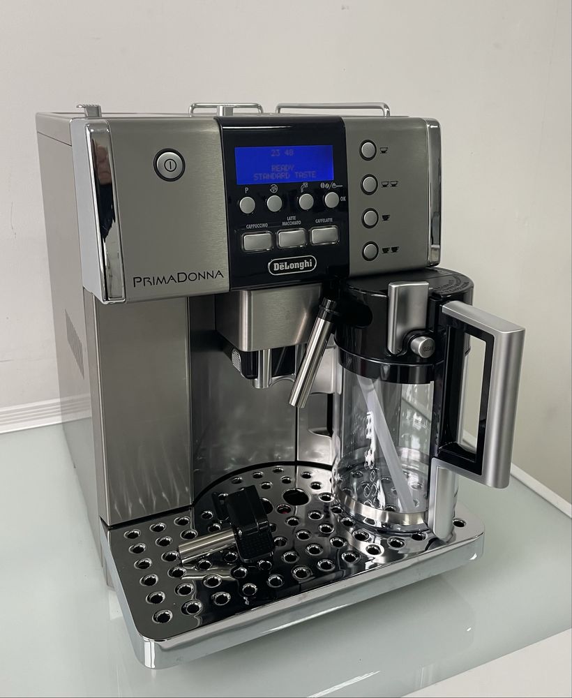 Кофемашина Delonghi ESAM6600 PrimaDonna из Германии гарантия обслужена