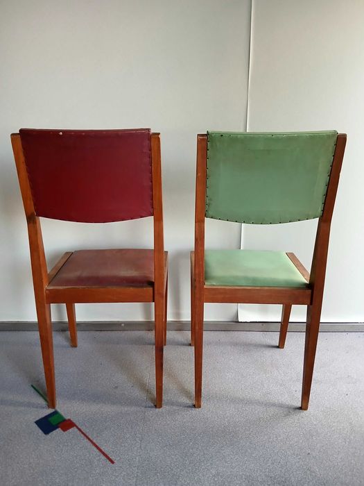 2 Cadeiras Vintage - Linhas direitas - Madeira - Verde/ vermelha