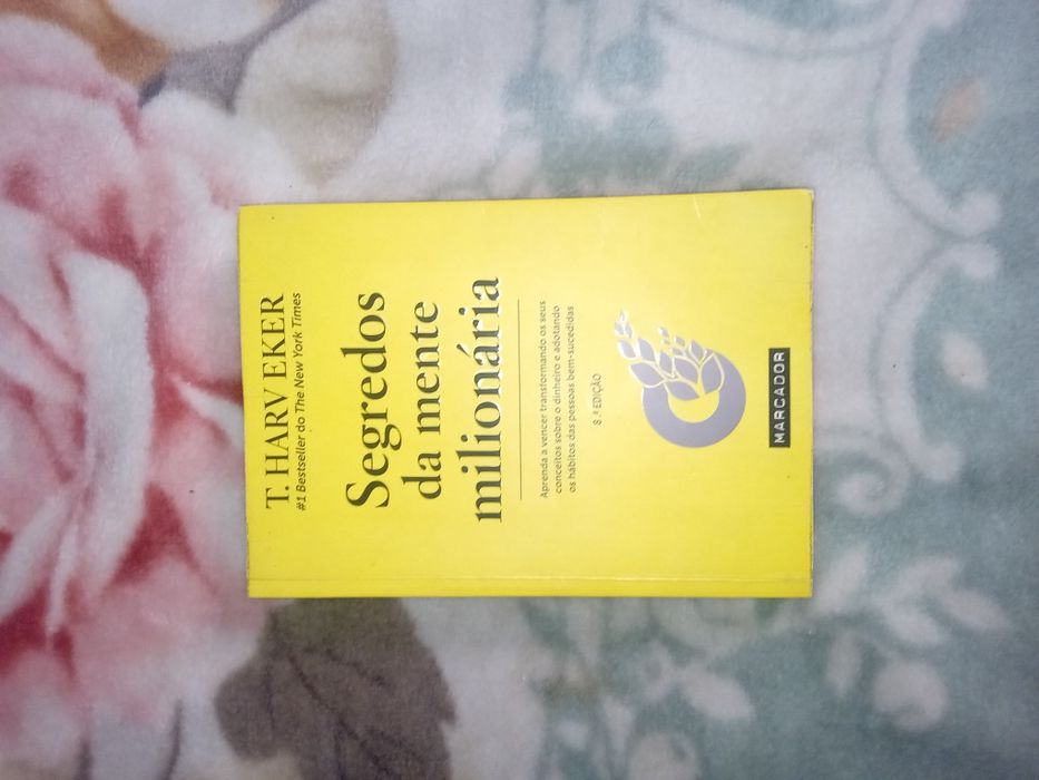 Vendo livro "Segredos da Mente Milionária "