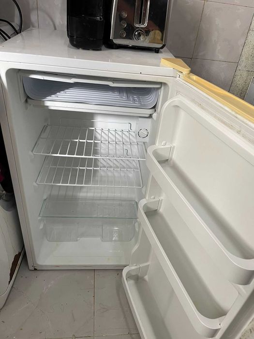 Mini frigorífico em perfeito funcionamento