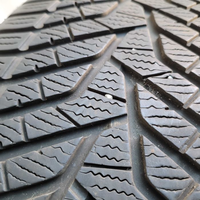 Opony Yokohama Blue Earth V905  245x45 19