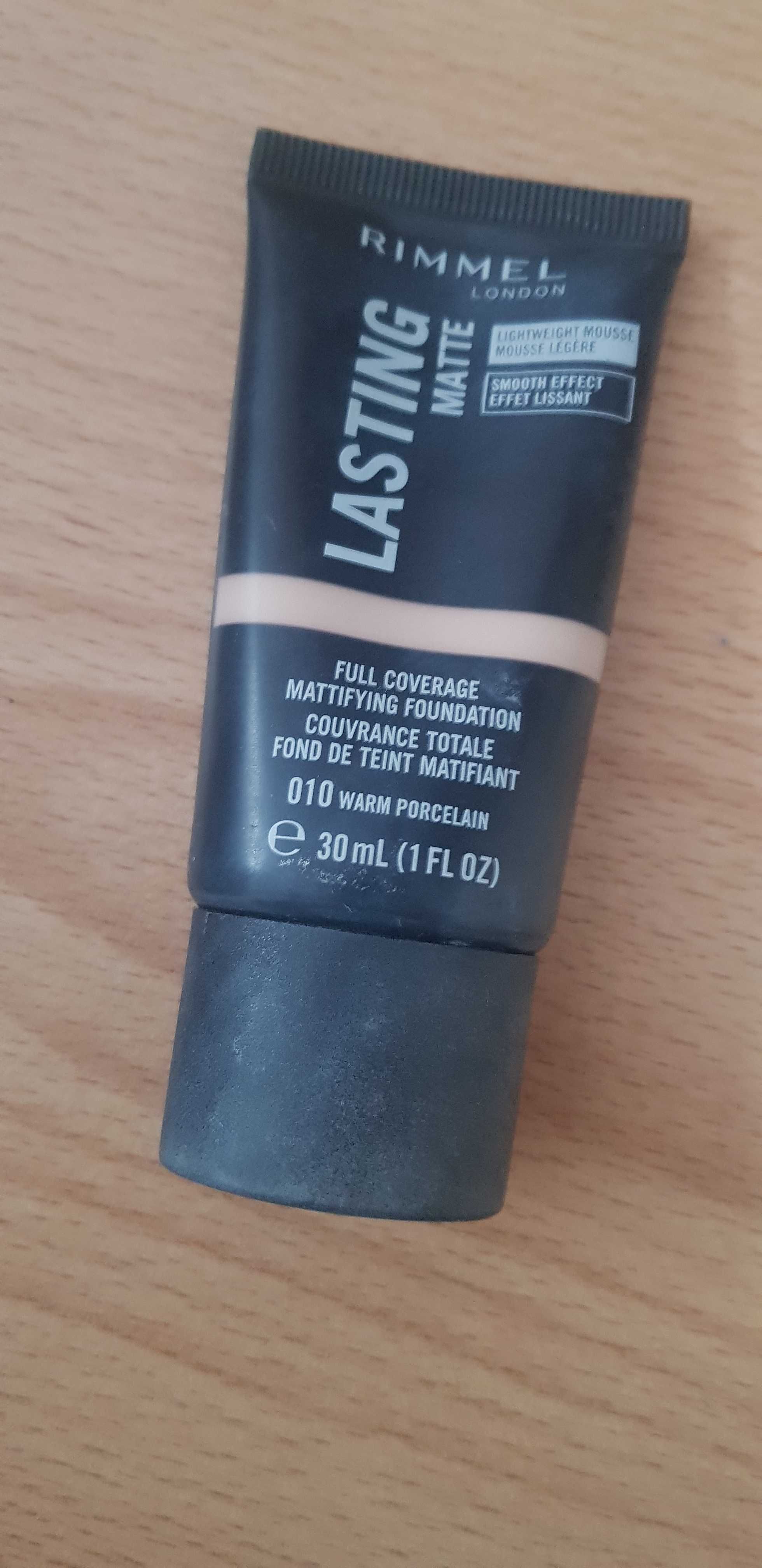 Podkład matujący mus Rimmel Lasting Finish 010 Warm Porcelain