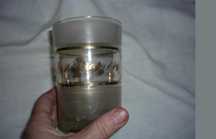 caneca de vidro irisado vintage