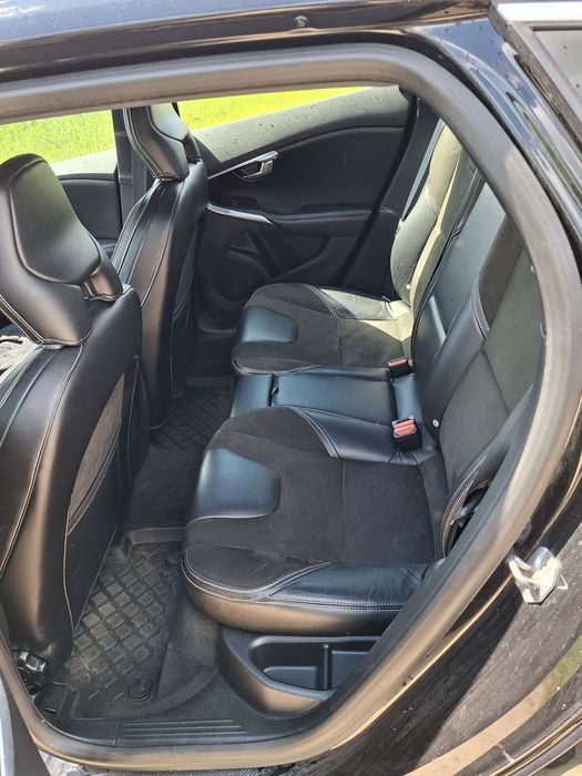 Volvo V40  R-design  D2 2.0 120