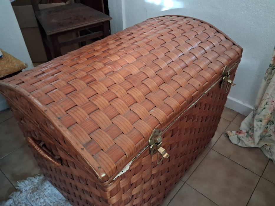 Baú novo antigo bom
