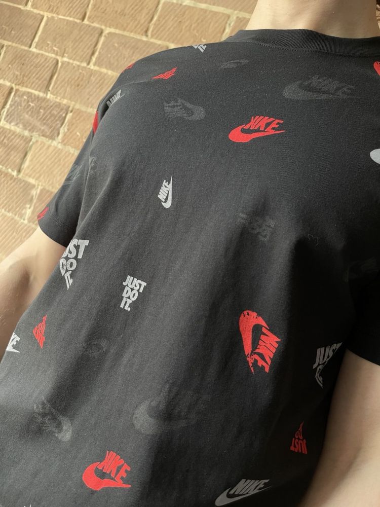 Чоловіча футболка Nike Nsw Tee 12mo Aop Sp25