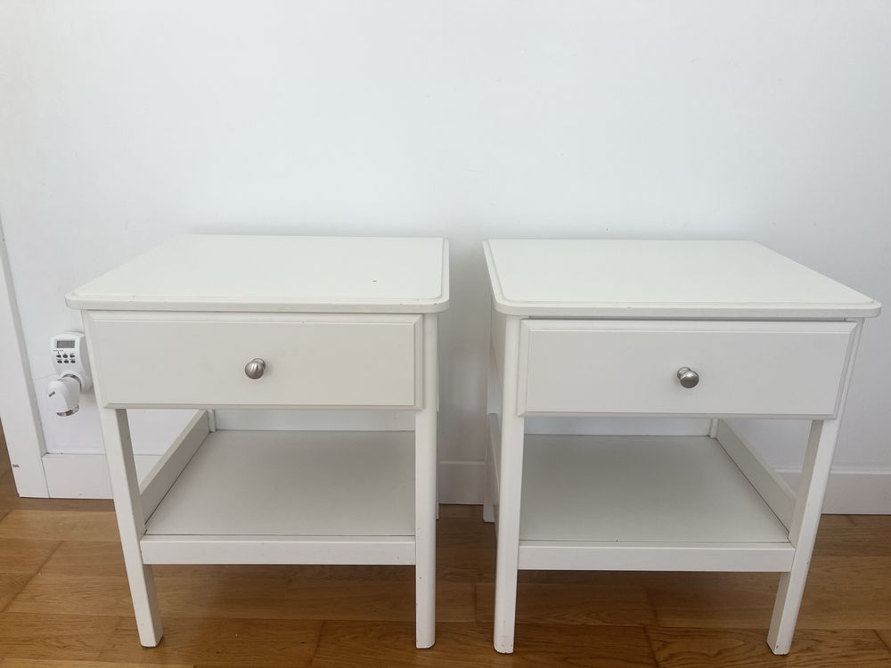 2 Mesas de cabeceira Ikea Tyssedal