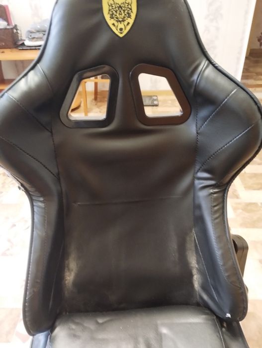 Геймерське комп'ютерне крісло