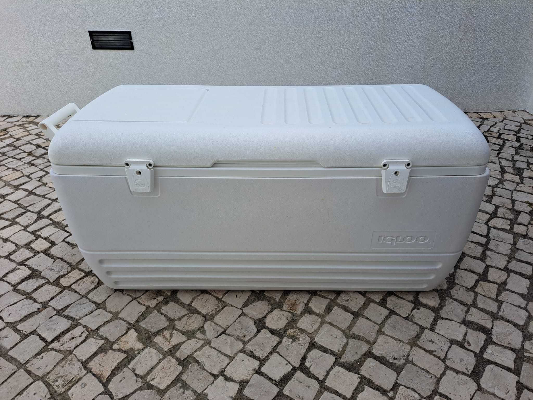 Arca/geleira IGLOO Quick & Cool de 150 litros