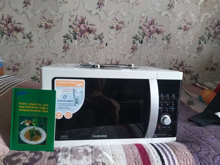 Мікрохвильовка Samsung GE1072R гриль