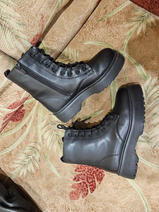 LG Waikiki демі чоботи 38-39 розмір