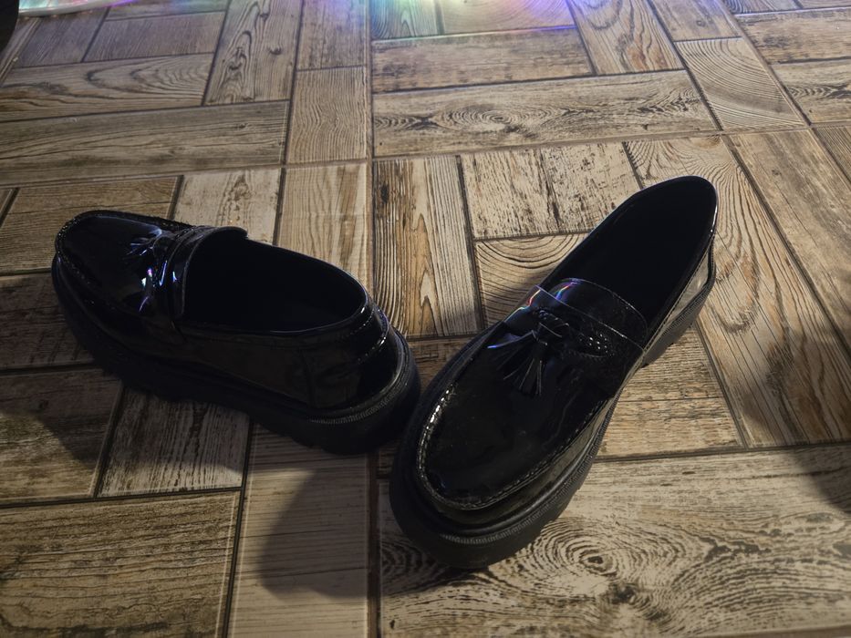 Взуття 43 розмір Товстопідошові лофери з китицями