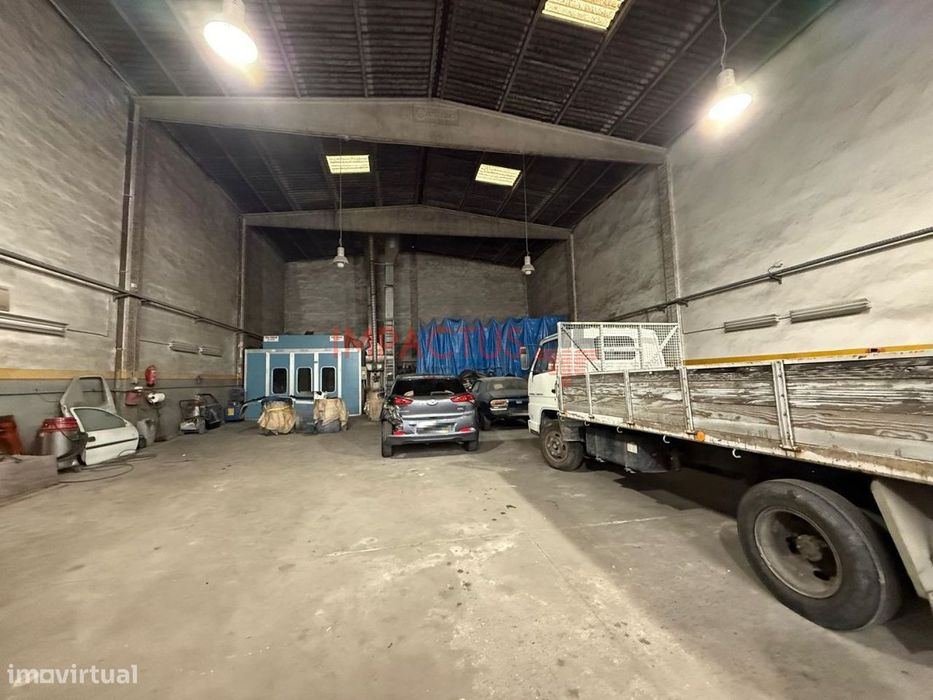 Armazém em Zona Industrial Trofa
