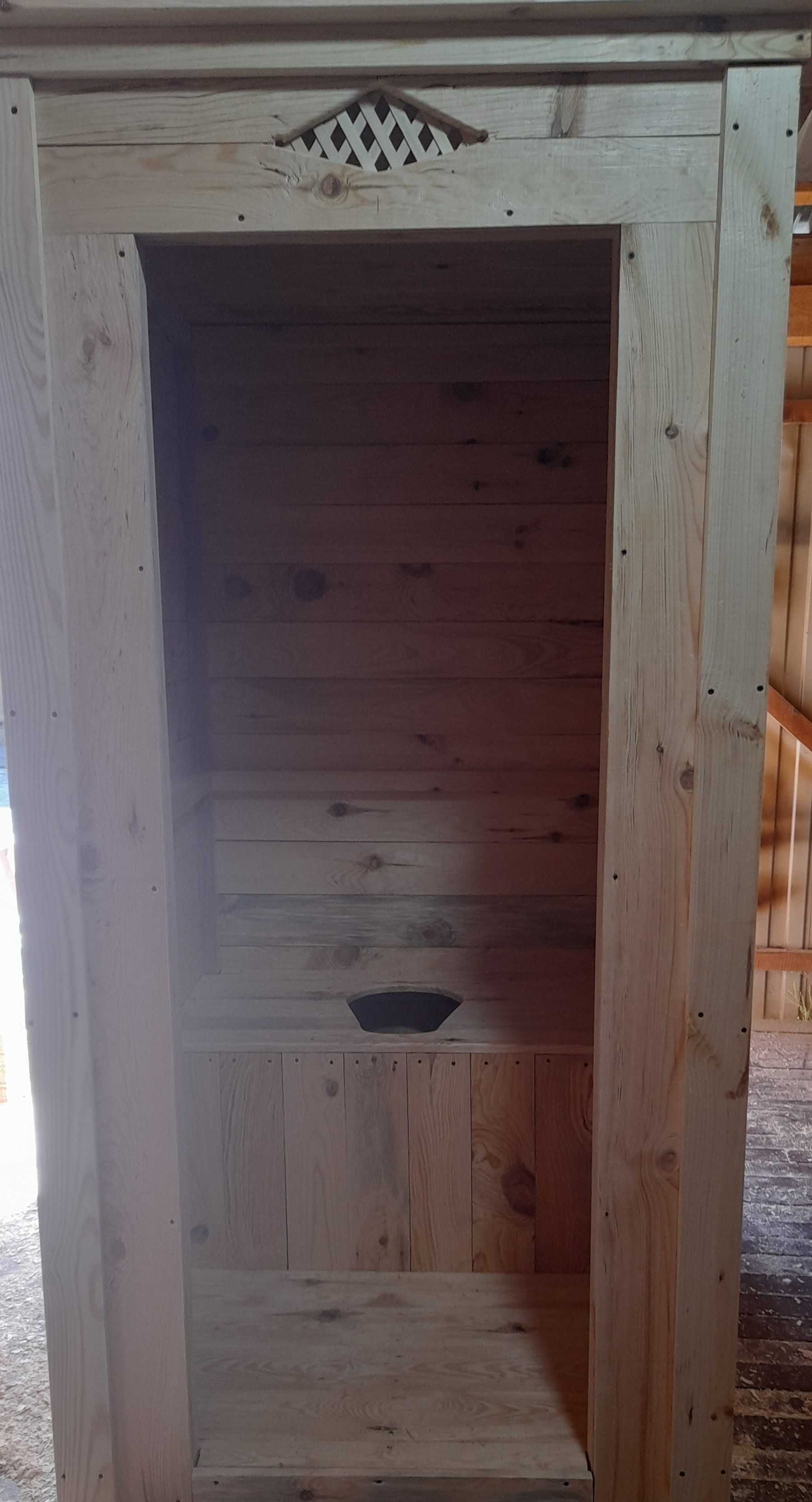 Туалет дерев'яний шліфований