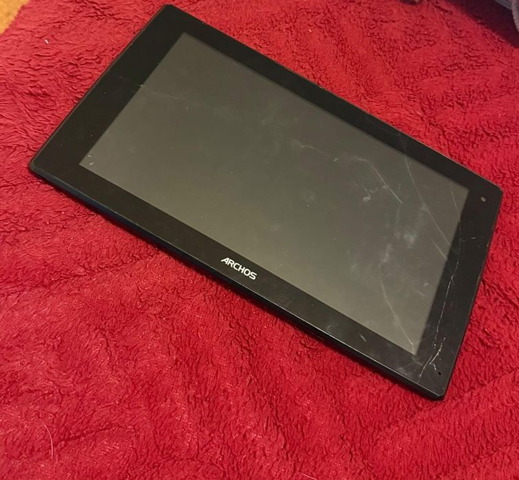 Archos 101 Neon. ...
É um tablet com ecrã de 10,1 polegadas.
Funciona