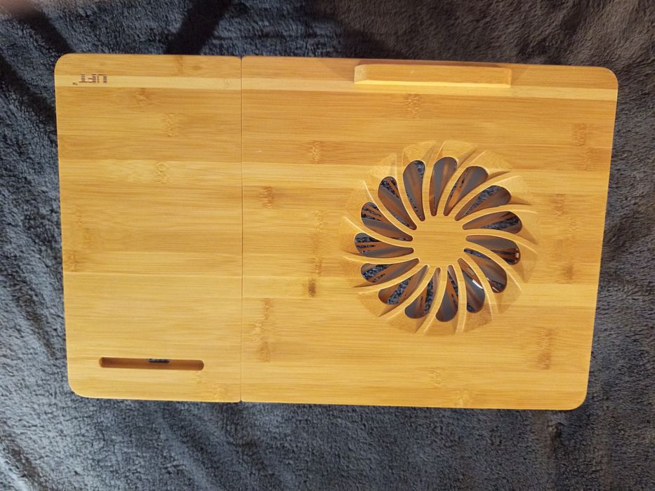 Столик для ноутбука.