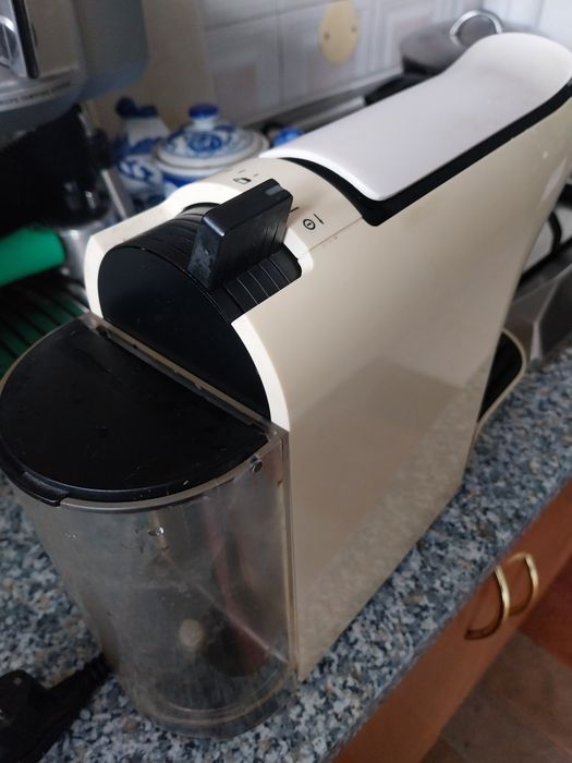 Maquinas cafe  expresso electrica ( capsulas )  impecaveis