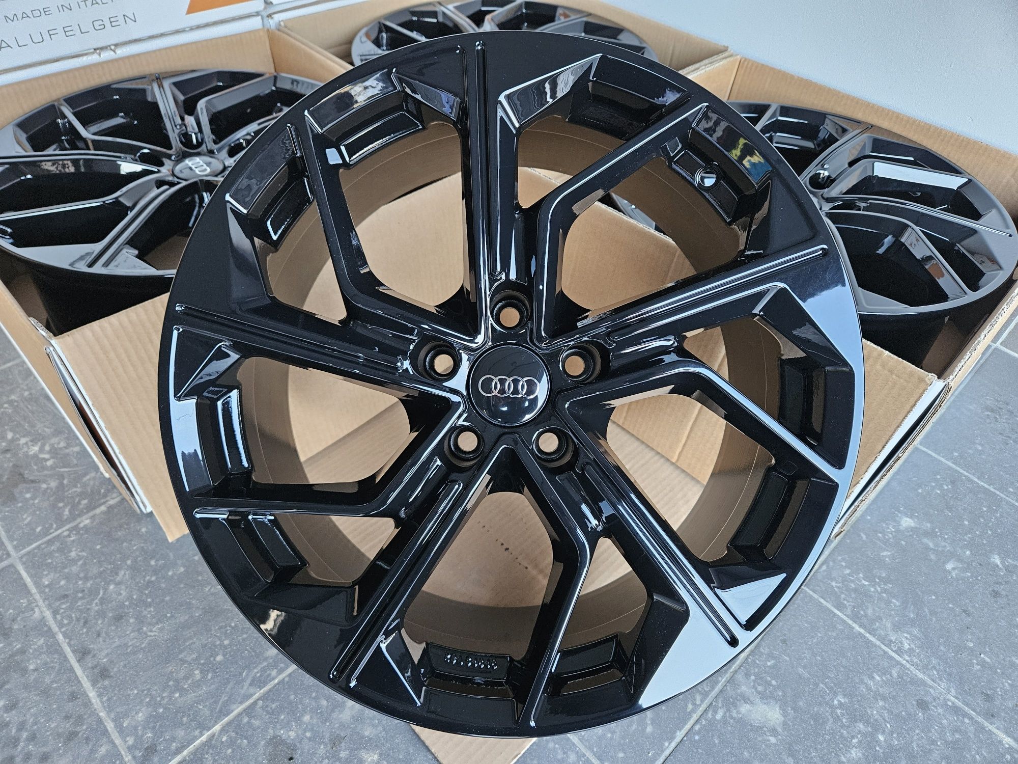 Audi 18 Nowe 5x112 Q3 Q5  A4 B6 B7 B8 B9 A5 B10 A6 C6 C7 Felgi Czarne