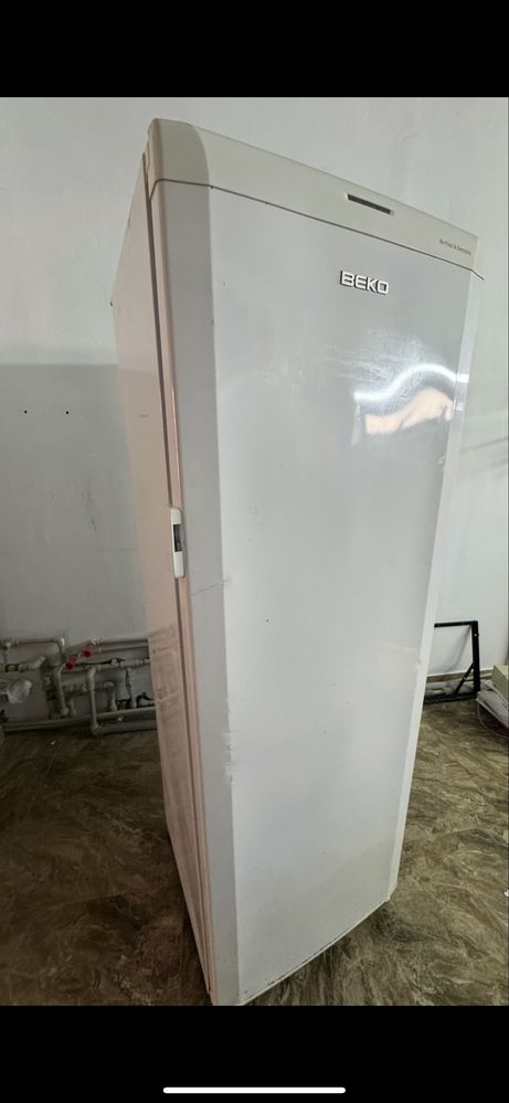 Продаю морозильную камеру Beko FNE 26400
