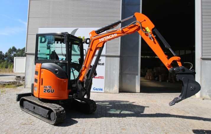 Minigiratória Hitachi ZX 26U de rastos (como nova)