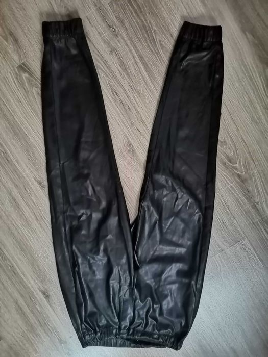 Spodnie damskie jogger cargo Eco skóra r. xs/s