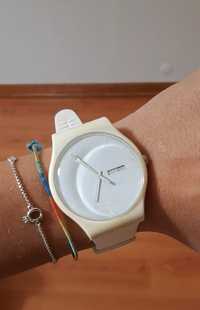 Relogio swatch branco