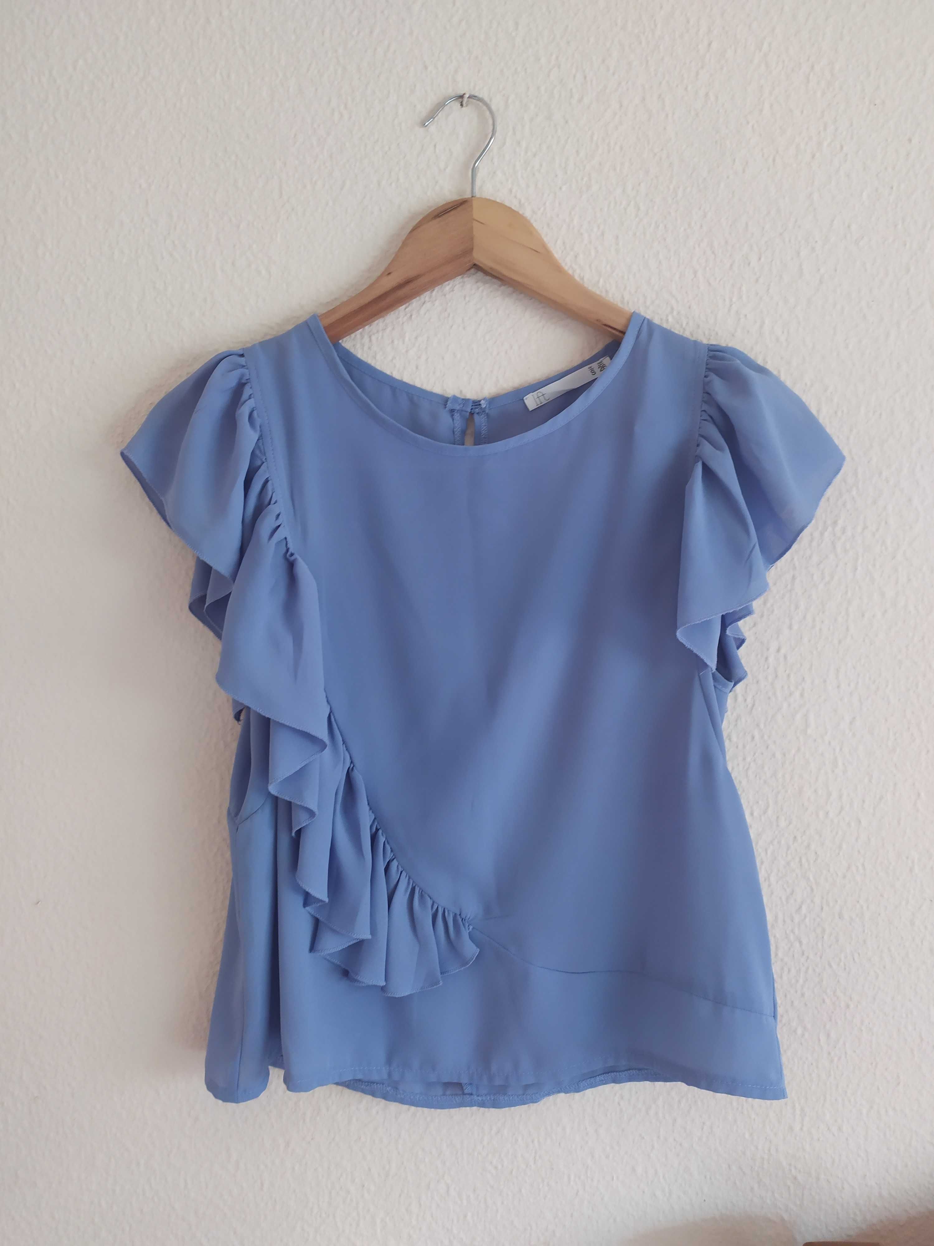 Blusa azul com folhos