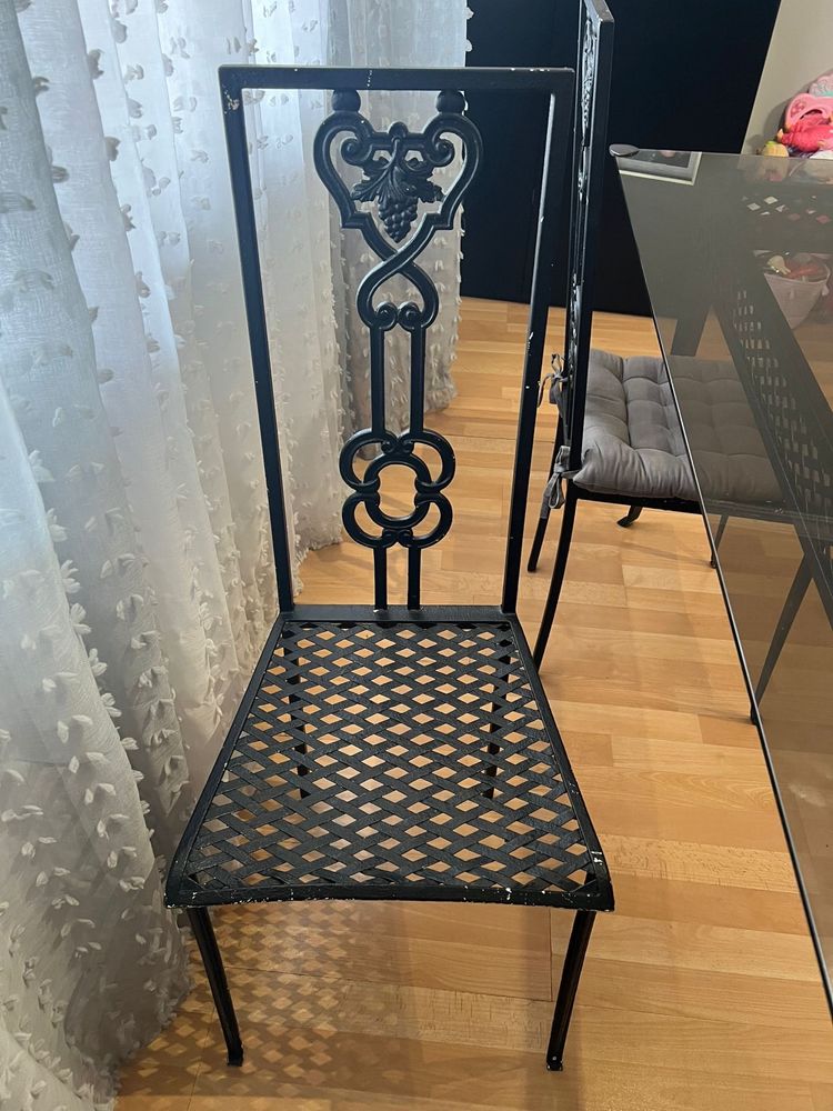Mesa de ferro com tampo de vidro