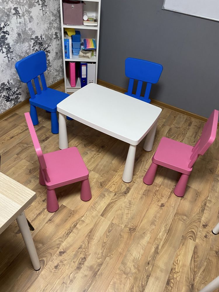 Zestaw stolik plus cztery krzesełka mamut ikea