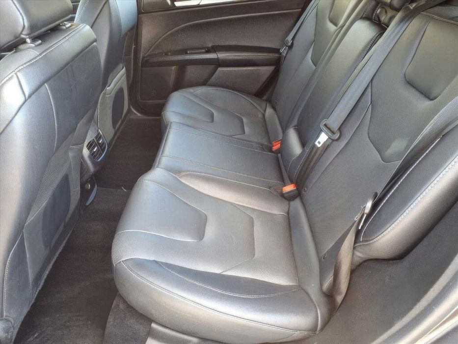 Ford Fusion Hybrid Titanium      2020