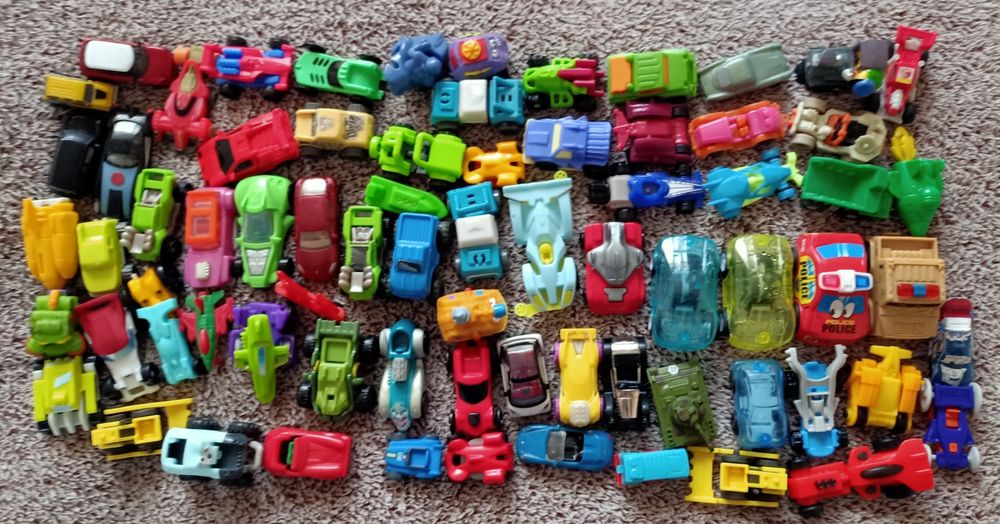 Машинки, літачки, оружиє