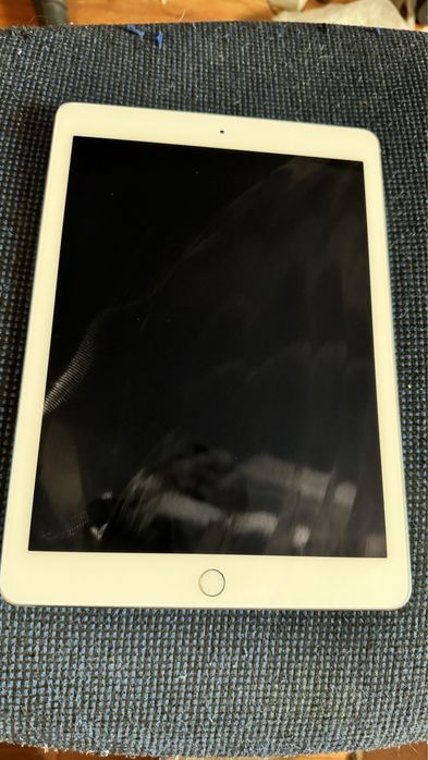 Ipad air 2 в хорошем состоянии