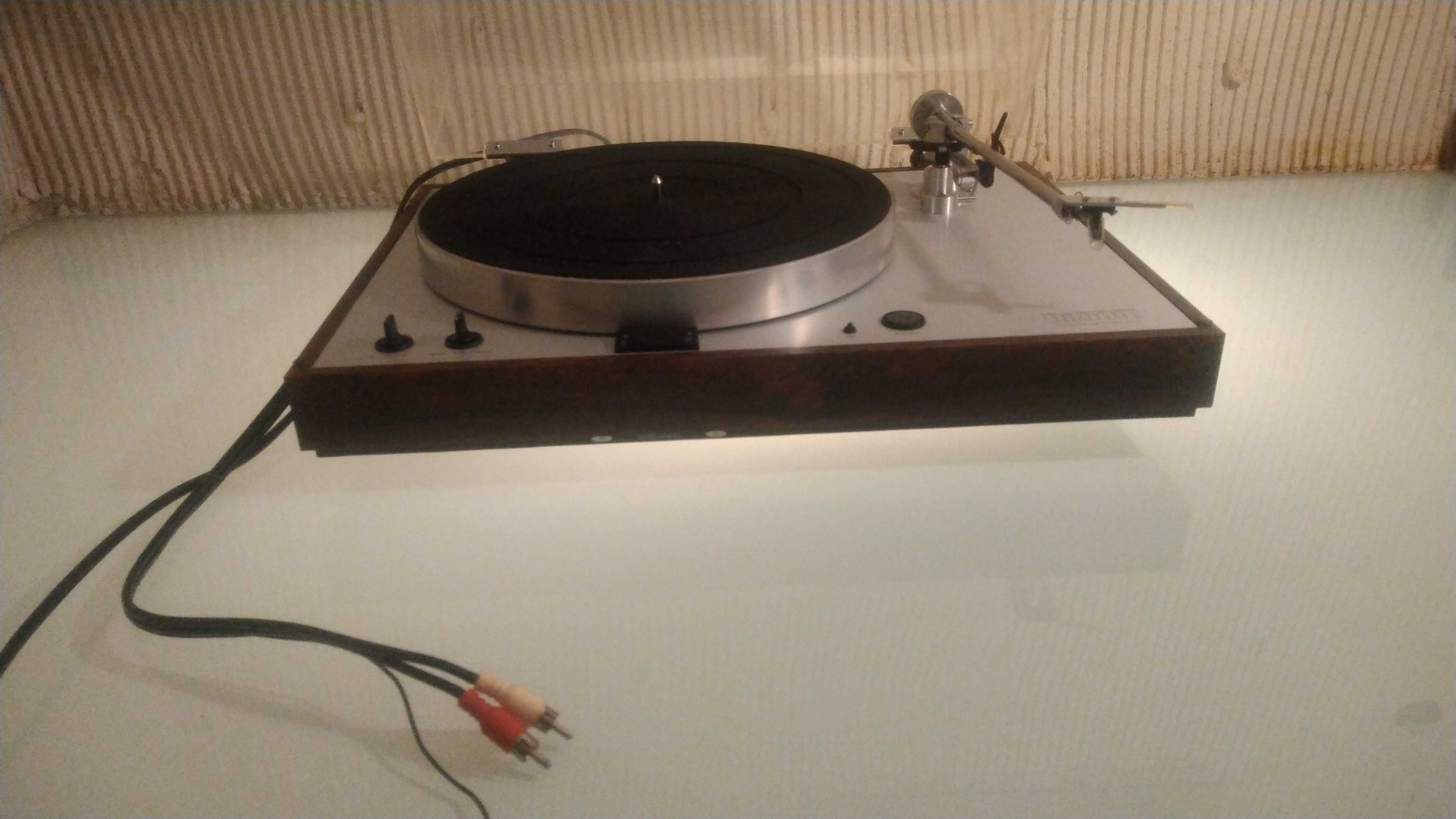 Gramofon Luxman PD 277