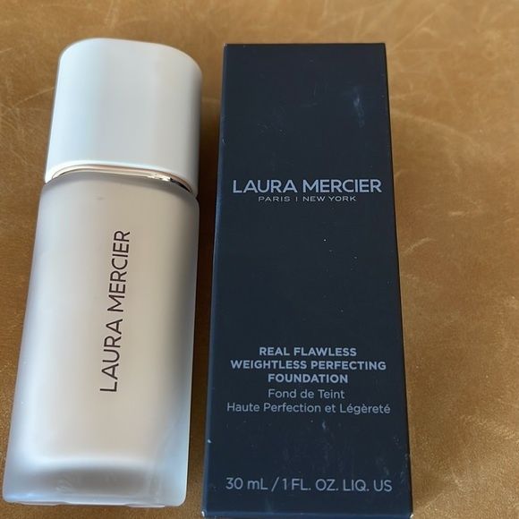 Laura Mercier Real Flawless Weightless Perfecting Foundation
Podkład d