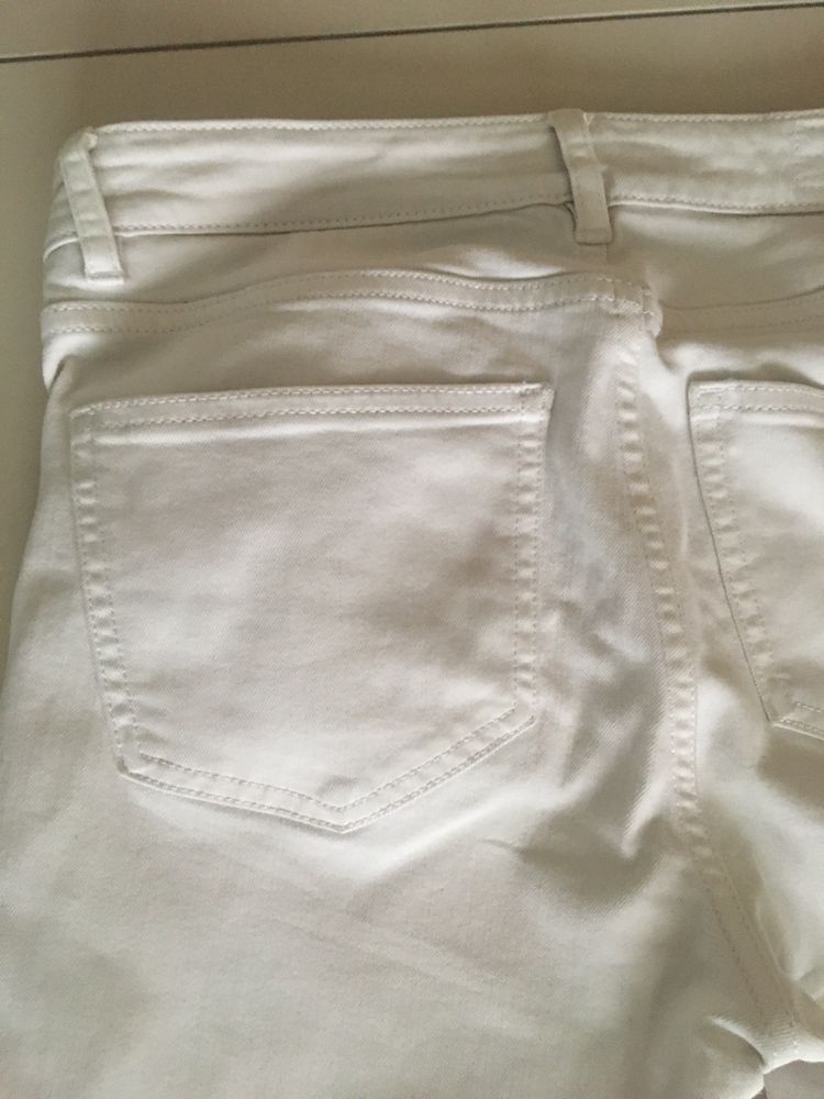 Białe spodnie 36