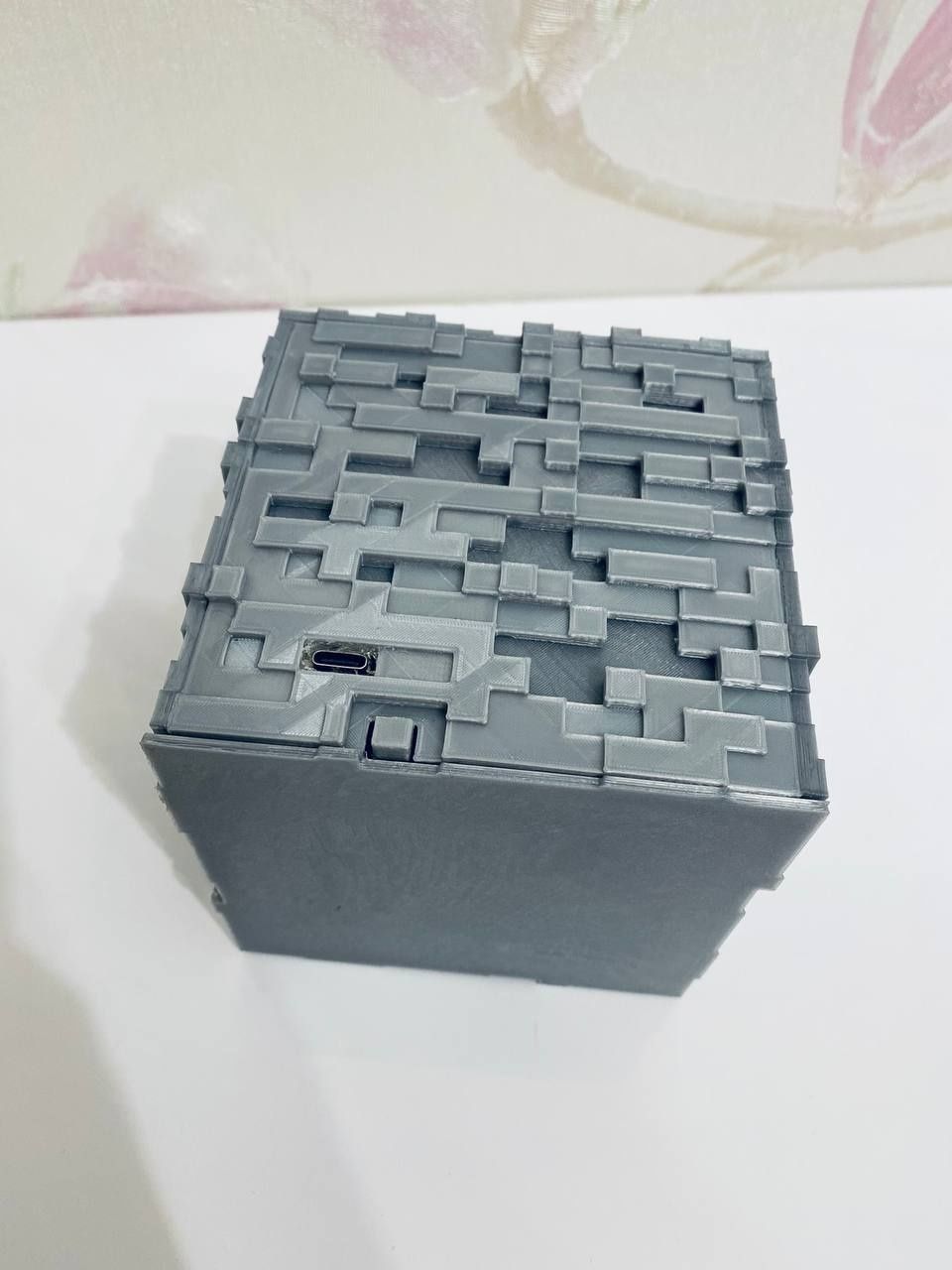 Алмазный блок из Mineсraft - ночник
Алмазный блок из майнкрафта, цвет