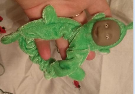игрушка телепузик зеленый кукла британия резинка для хвостика