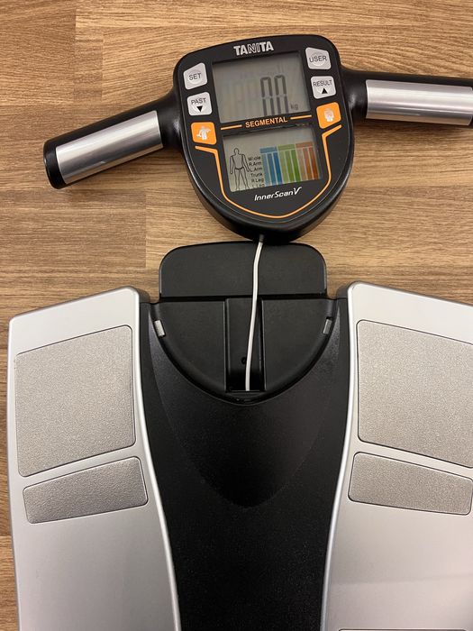 Balança de bioimpedância TANITA