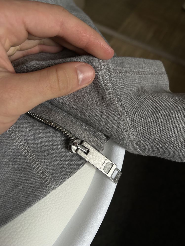 burberry zip hoodie оригинал размер М