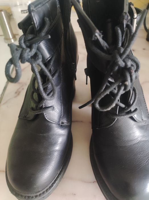 Botas pretas nr 37/4 usadas como novas