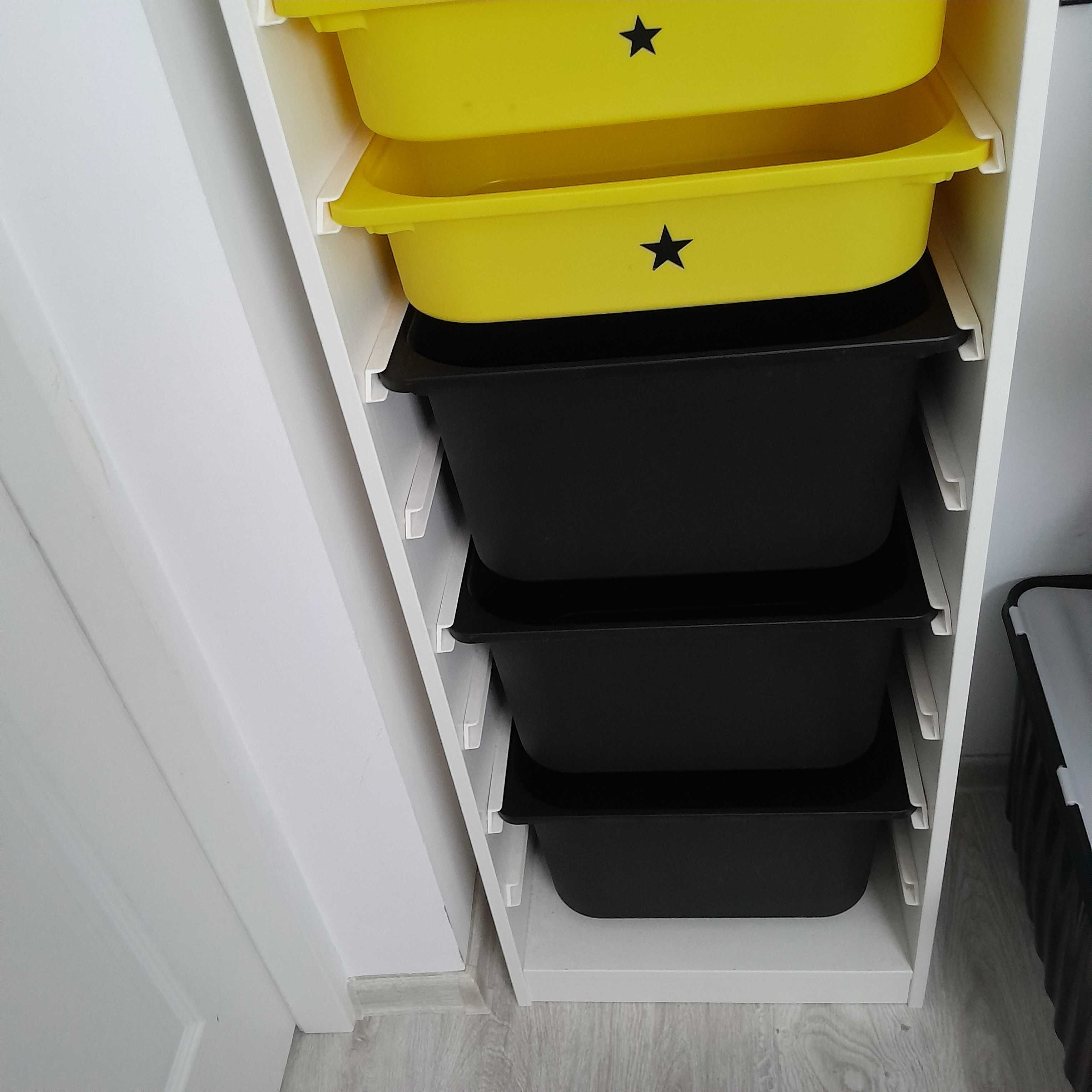 Regał z pojemnikami ikea