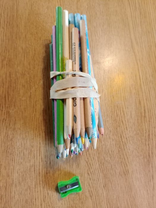 Lápis de cor e afiadeira
