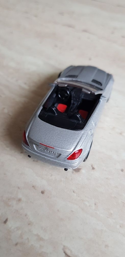 Model Mercedes cabrio 350