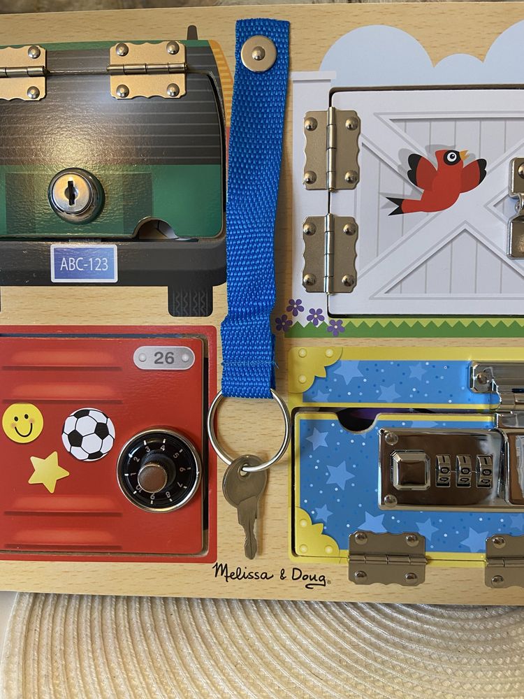 Tablica edukacyjna zamki Melissa & Doug drewniana
